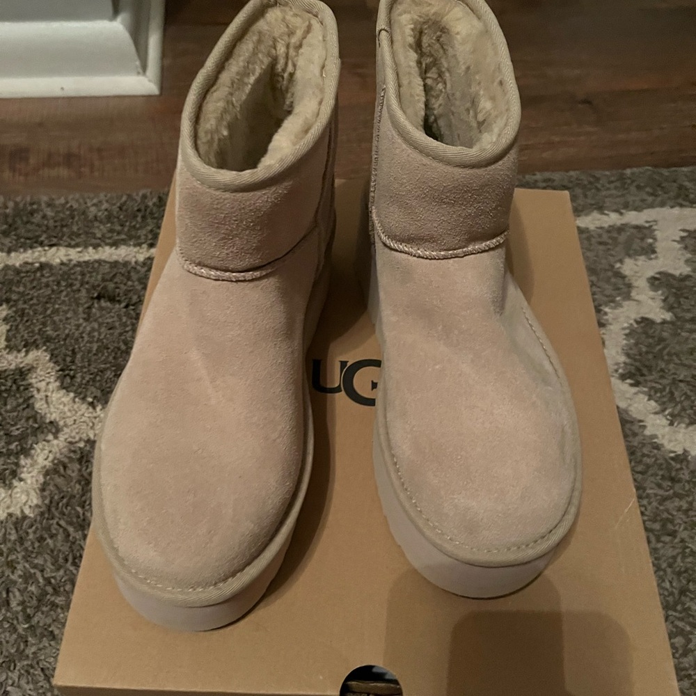 Authentic Classic Mini Platform Uggs